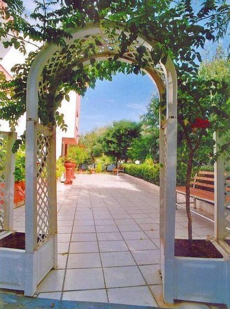 Knossos Aparthotel Panormos  Exterior photo