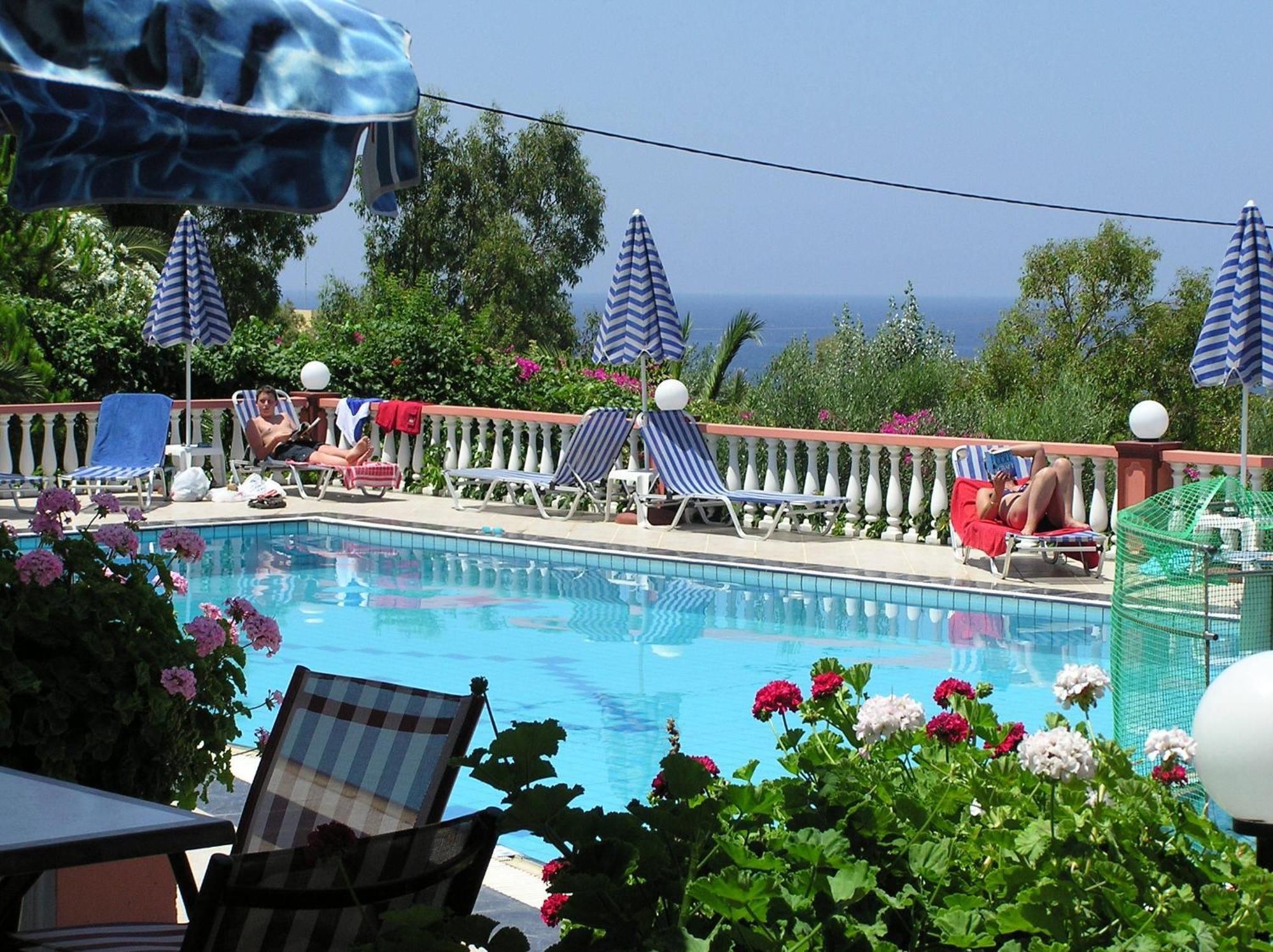 Knossos Aparthotel Panormos  Exterior photo