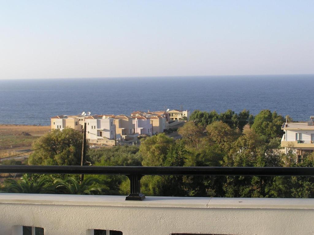 Knossos Aparthotel Panormos  Exterior photo