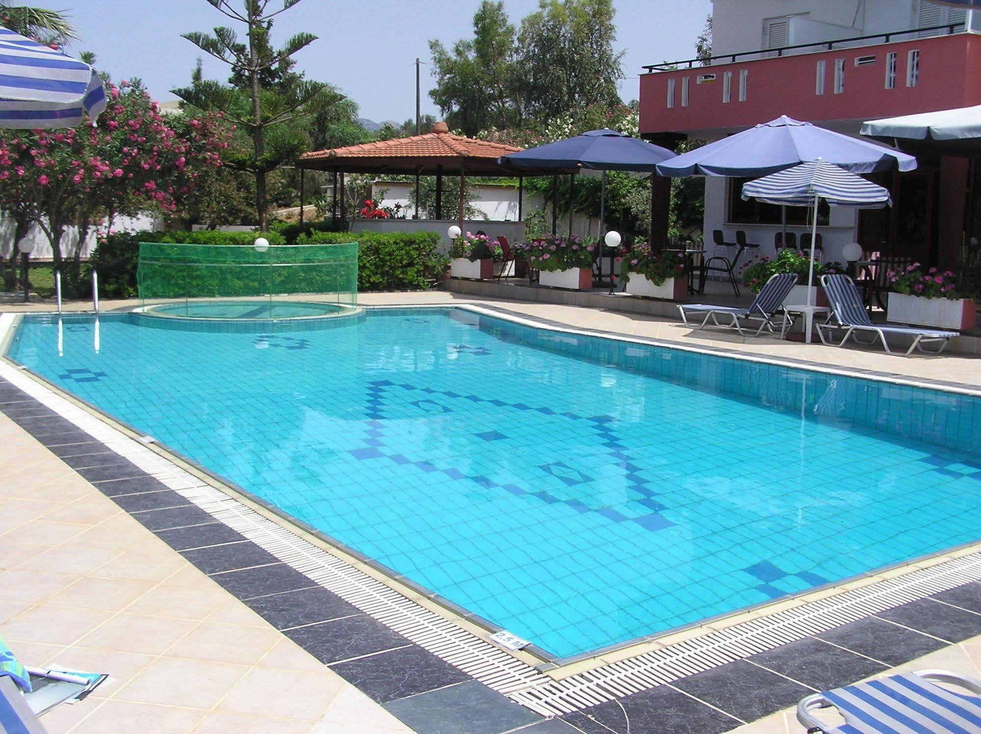 Knossos Aparthotel Panormos  Exterior photo